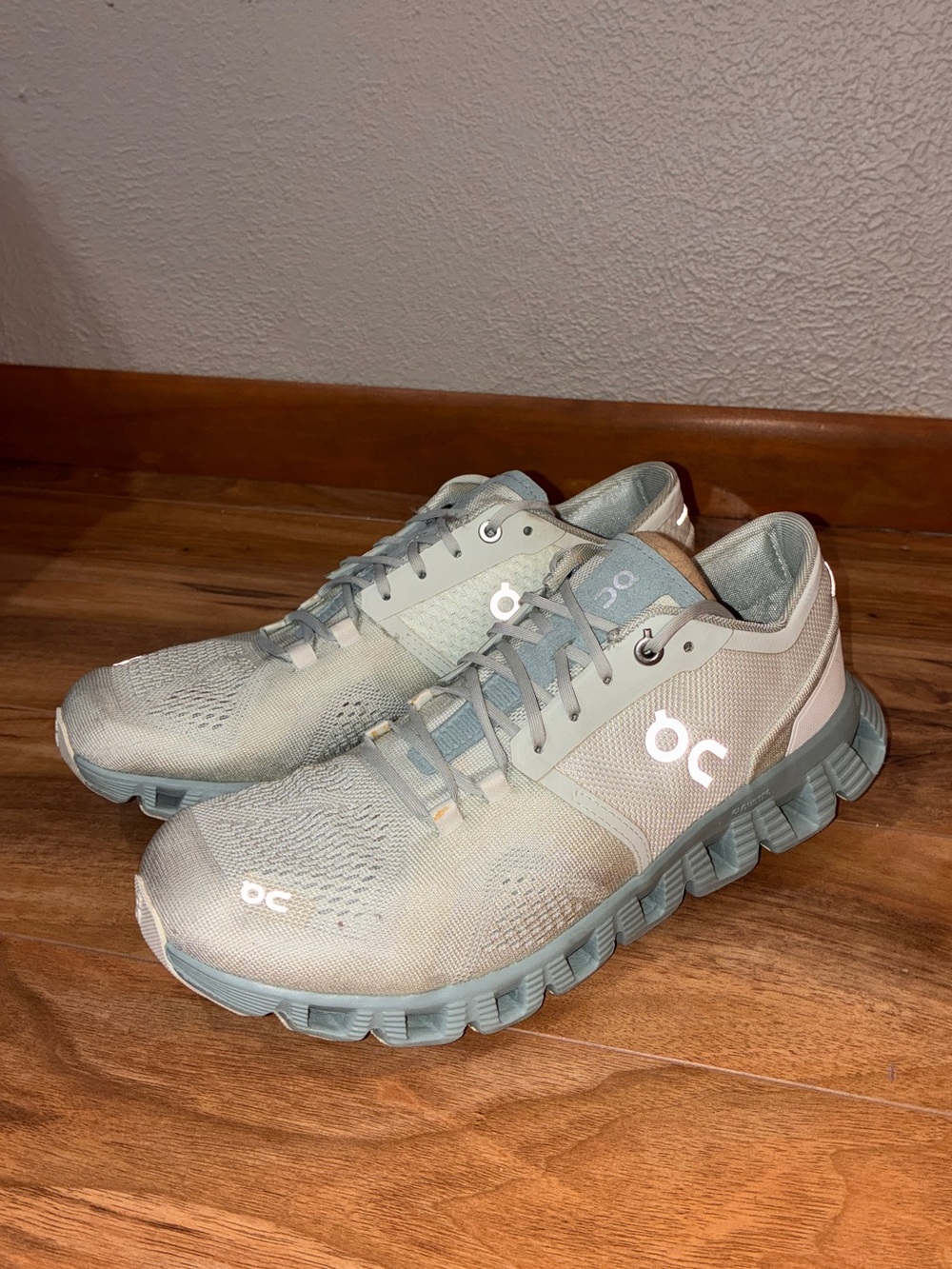 On Cloud X Women’s Athletic Running Sneaker Shoes, Aloe Surf Blue- size 9